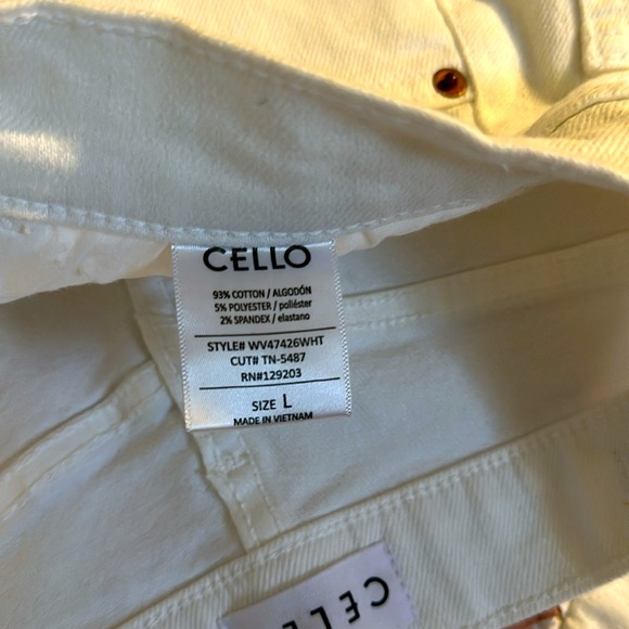 NEW Women's White Cello HighRise Mom Denim Frayed Hem Shorts Large - Picture 9 of 11